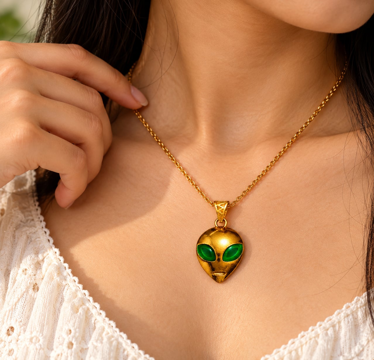 astra-enigma-alien-pendant